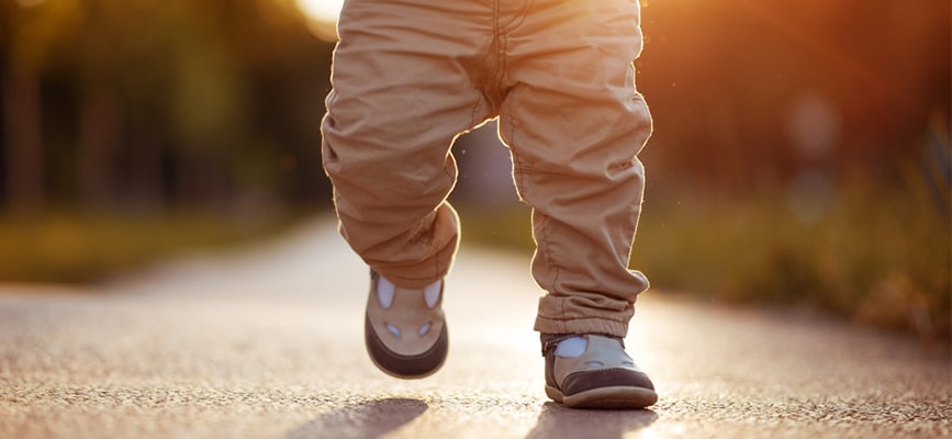 child first steps| راه رفتن کودک